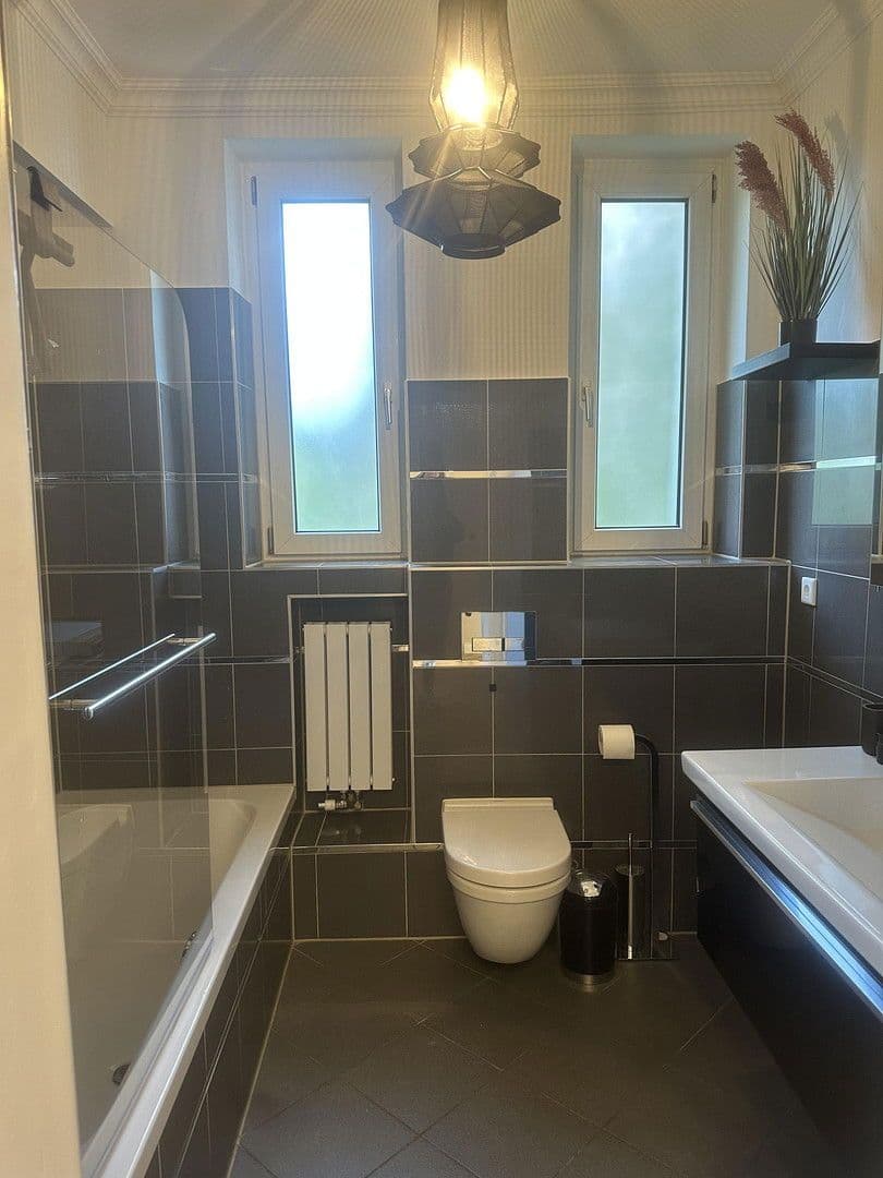 Prenájom bytu 3-izbový 85 m², Bergische-Landstr.262, Düsseldorf, Severné Porýnie - Westfálsko Prenájom bytu 3-izbový 85 m², Bergische-Landstr.262, Düsseldorf, Severné Porýnie - Westfálsko