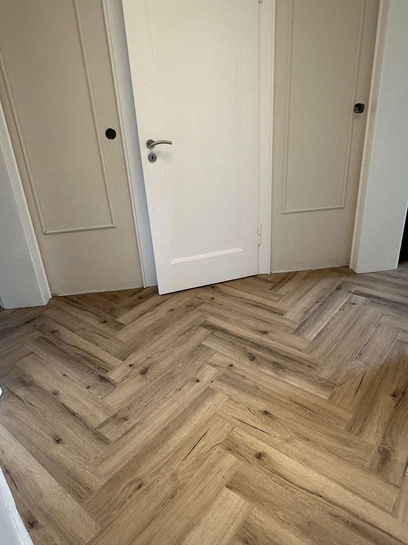 Prenájom bytu 3-izbový 85 m², Bergische-Landstr.262, Düsseldorf, Severné Porýnie - Westfálsko Prenájom bytu 3-izbový 85 m², Bergische-Landstr.262, Düsseldorf, Severné Porýnie - Westfálsko