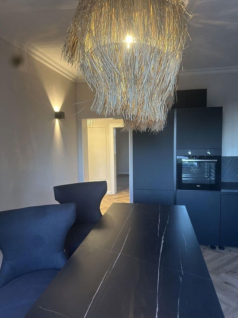 Prenájom bytu 3-izbový 85 m², Bergische-Landstr.262, Düsseldorf, Severné Porýnie - Westfálsko Prenájom bytu 3-izbový 85 m², Bergische-Landstr.262, Düsseldorf, Severné Porýnie - Westfálsko