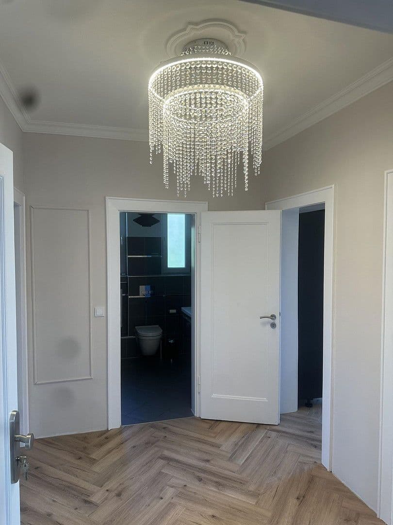 Prenájom bytu 3-izbový 85 m², Bergische-Landstr.262, Düsseldorf, Severné Porýnie - Westfálsko Prenájom bytu 3-izbový 85 m², Bergische-Landstr.262, Düsseldorf, Severné Porýnie - Westfálsko