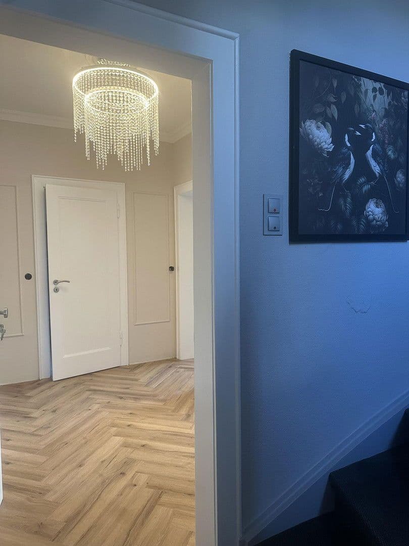 Prenájom bytu 3-izbový 85 m², Bergische-Landstr.262, Düsseldorf, Severné Porýnie - Westfálsko Prenájom bytu 3-izbový 85 m², Bergische-Landstr.262, Düsseldorf, Severné Porýnie - Westfálsko