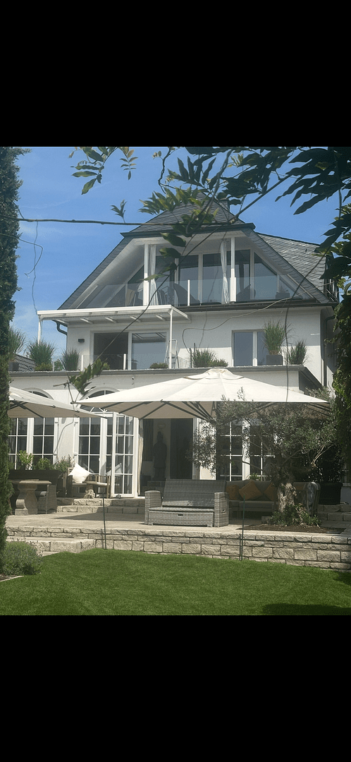 Prenájom bytu 3-izbový 85 m², Bergische-Landstr.262, Düsseldorf, Severné Porýnie - Westfálsko Prenájom bytu 3-izbový 85 m², Bergische-Landstr.262, Düsseldorf, Severné Porýnie - Westfálsko