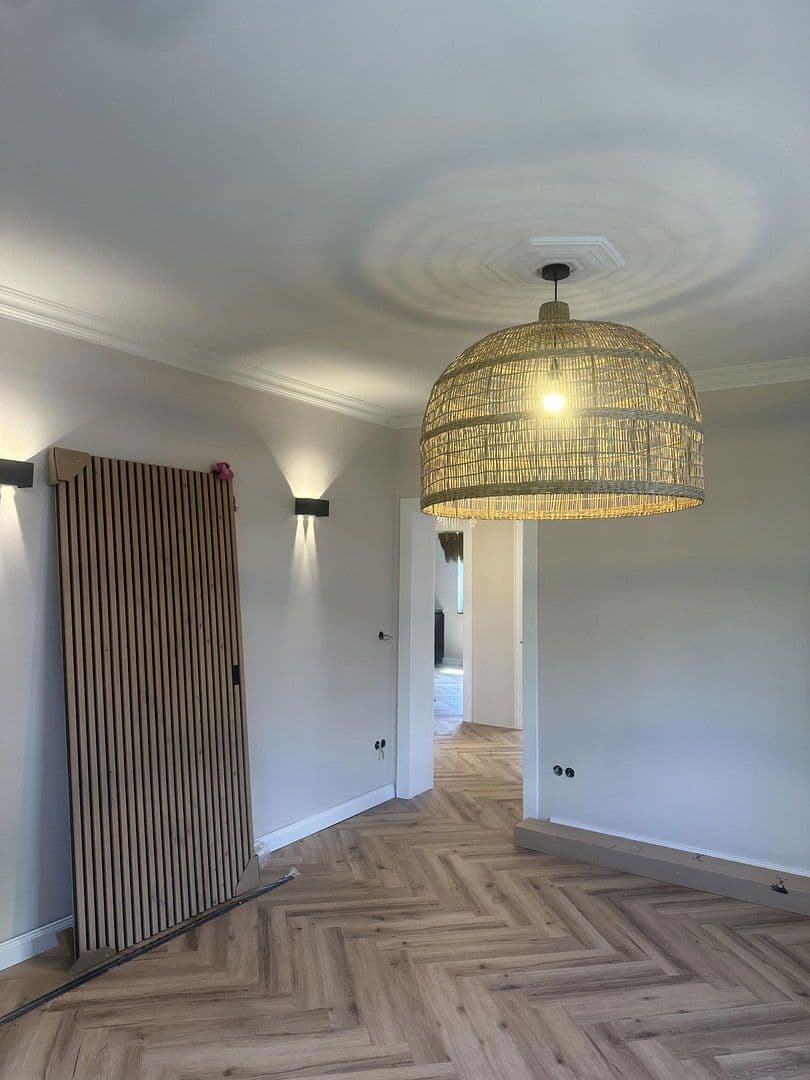 Prenájom bytu 3-izbový 85 m², Bergische-Landstr.262, Düsseldorf, Severné Porýnie - Westfálsko Prenájom bytu 3-izbový 85 m², Bergische-Landstr.262, Düsseldorf, Severné Porýnie - Westfálsko