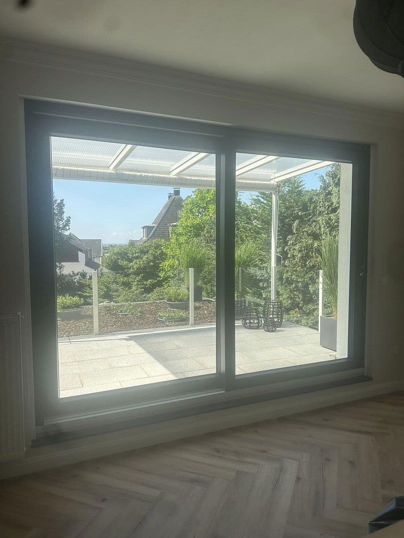 Prenájom bytu 3-izbový 85 m², Bergische-Landstr.262, Düsseldorf, Severné Porýnie - Westfálsko Prenájom bytu 3-izbový 85 m², Bergische-Landstr.262, Düsseldorf, Severné Porýnie - Westfálsko