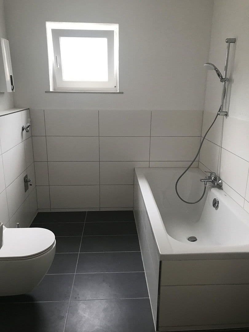 Predaj domu 210 m², pozemek 462 m², Lindenstrasse 2, Klein-Winternheim, Porýnie-Falcko Predaj domu 210 m², pozemek 462 m², Lindenstrasse 2, Klein-Winternheim, Porýnie-Falcko