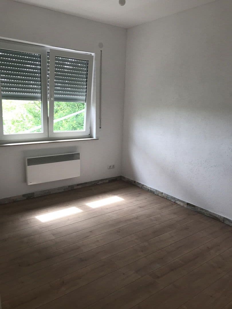 Predaj domu 210 m², pozemek 462 m², Lindenstrasse 2, Klein-Winternheim, Porýnie-Falcko Predaj domu 210 m², pozemek 462 m², Lindenstrasse 2, Klein-Winternheim, Porýnie-Falcko