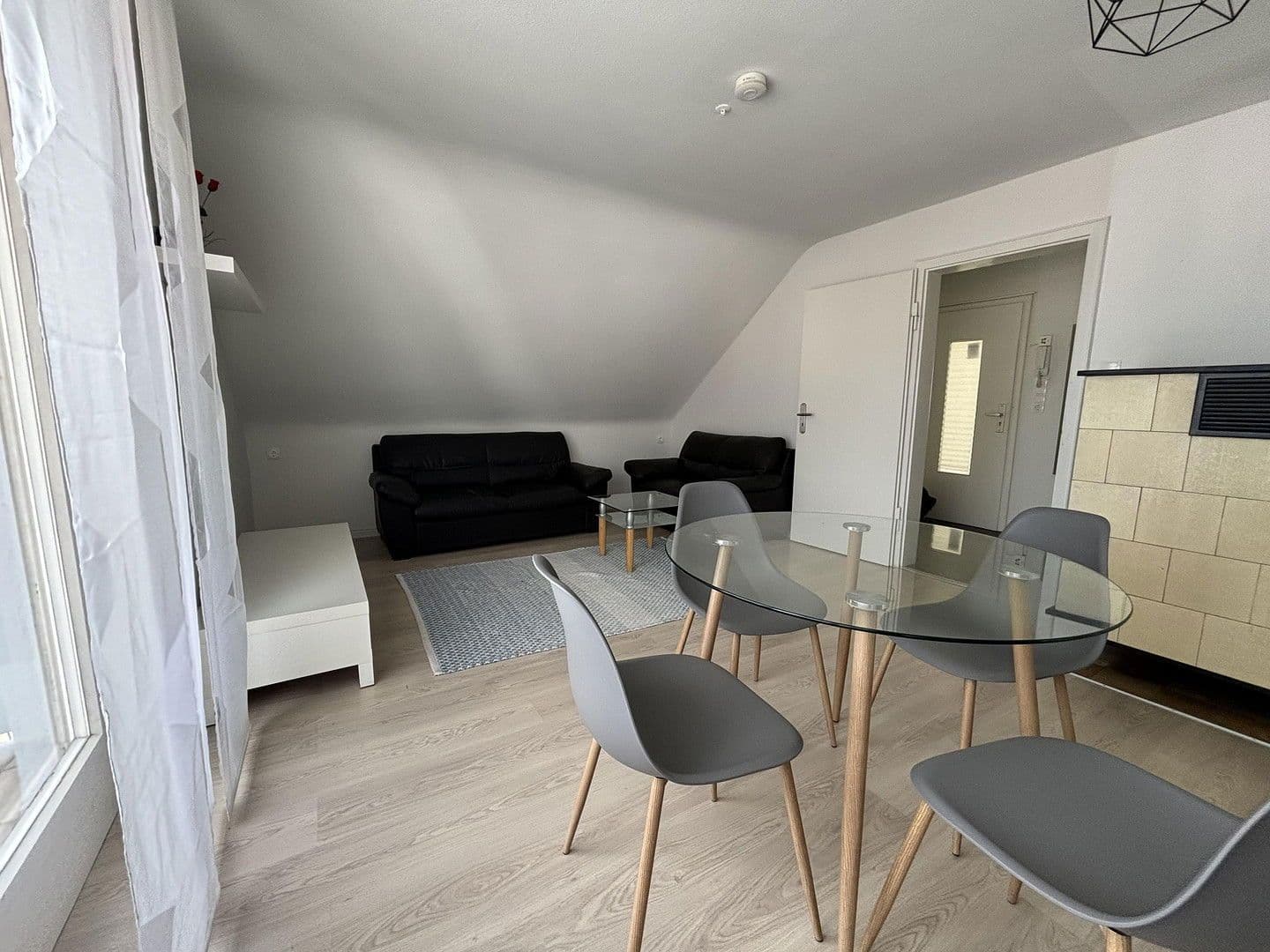 Prenájom bytu 1-izbový 43 m², Stuttgart, Bádensko-Wurttembersko Prenájom bytu 1-izbový 43 m², Stuttgart, Bádensko-Wurttembersko