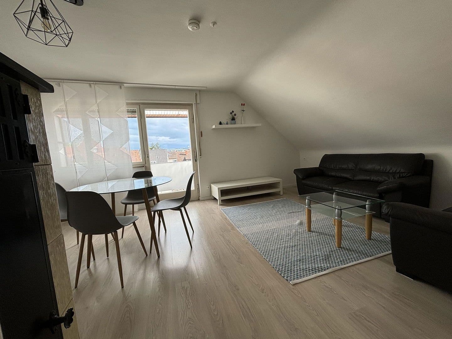 Prenájom bytu 1-izbový 43 m², Stuttgart, Bádensko-Wurttembersko Prenájom bytu 1-izbový 43 m², Stuttgart, Bádensko-Wurttembersko