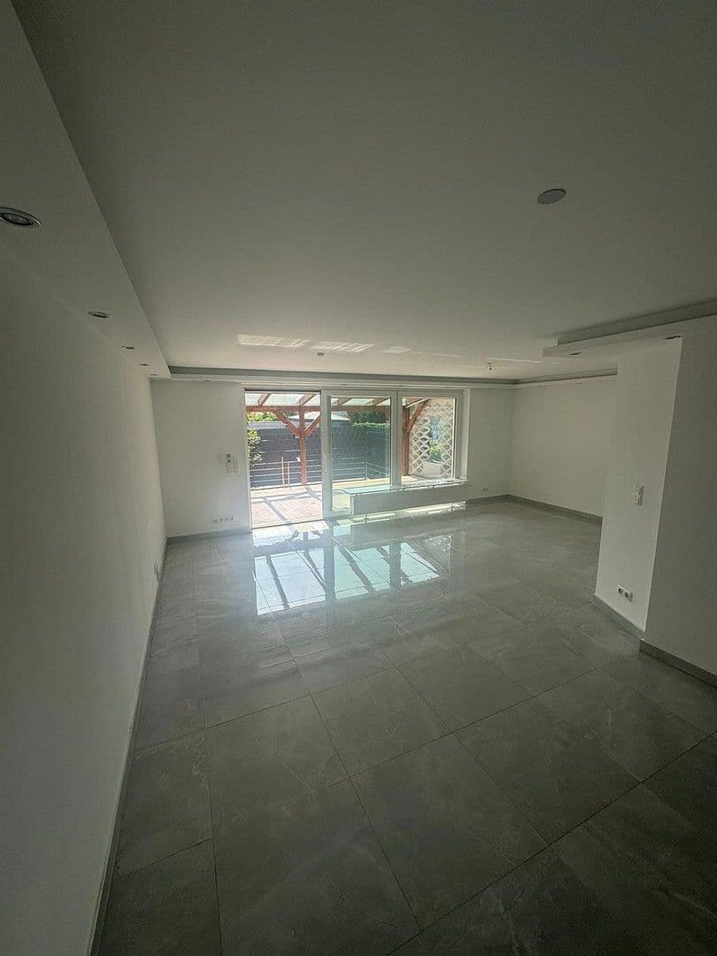 Predaj domu 252 m², pozemek 767 m², Mutterstadt, Porýnie-Falcko Predaj domu 252 m², pozemek 767 m², Mutterstadt, Porýnie-Falcko