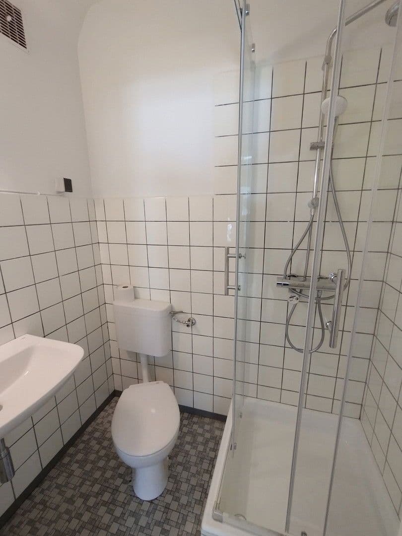 Prenájom bytu 3-izbový 119 m², Schwimmbadstraße 7, Bad Herrenalb, Bádensko-Wurttembersko Prenájom bytu 3-izbový 119 m², Schwimmbadstraße 7, Bad Herrenalb, Bádensko-Wurttembersko