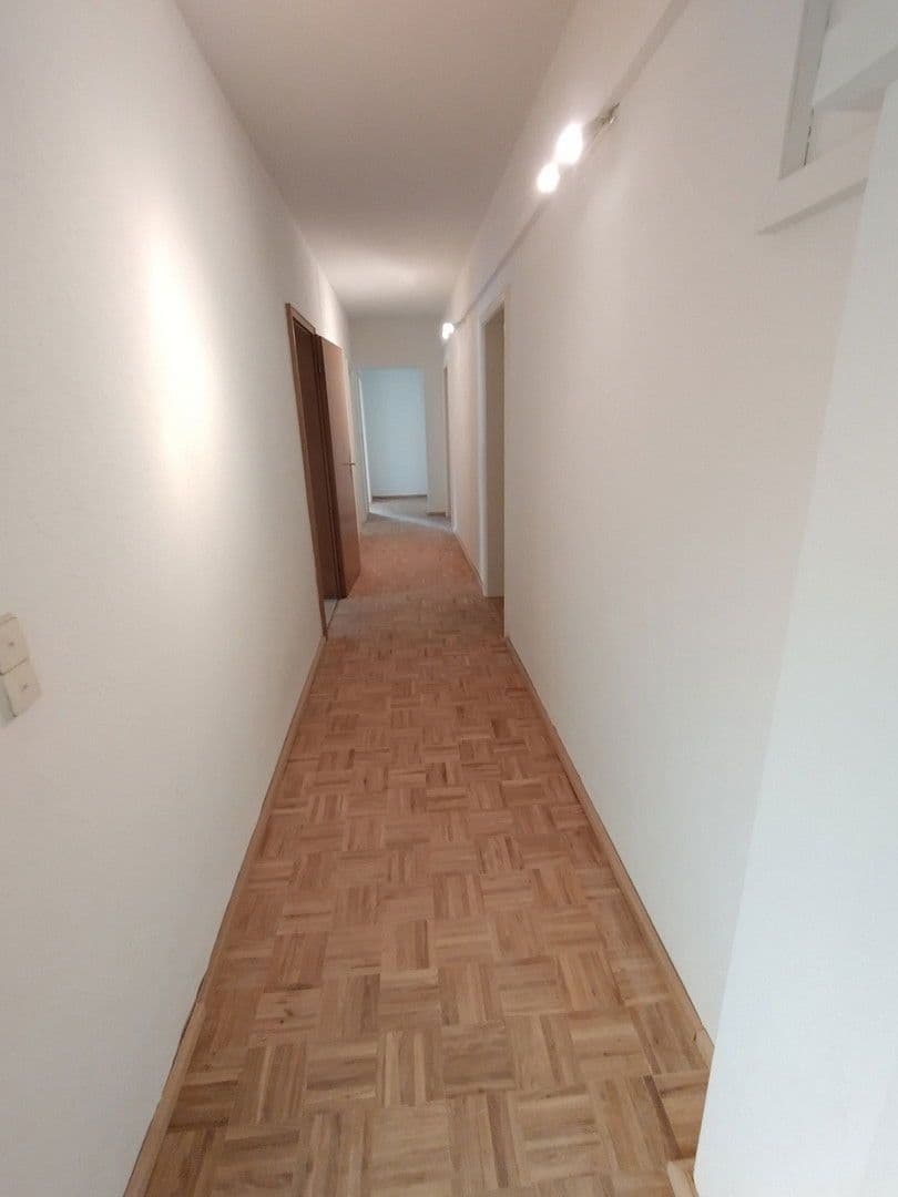 Prenájom bytu 3-izbový 119 m², Schwimmbadstraße 7, Bad Herrenalb, Bádensko-Wurttembersko Prenájom bytu 3-izbový 119 m², Schwimmbadstraße 7, Bad Herrenalb, Bádensko-Wurttembersko