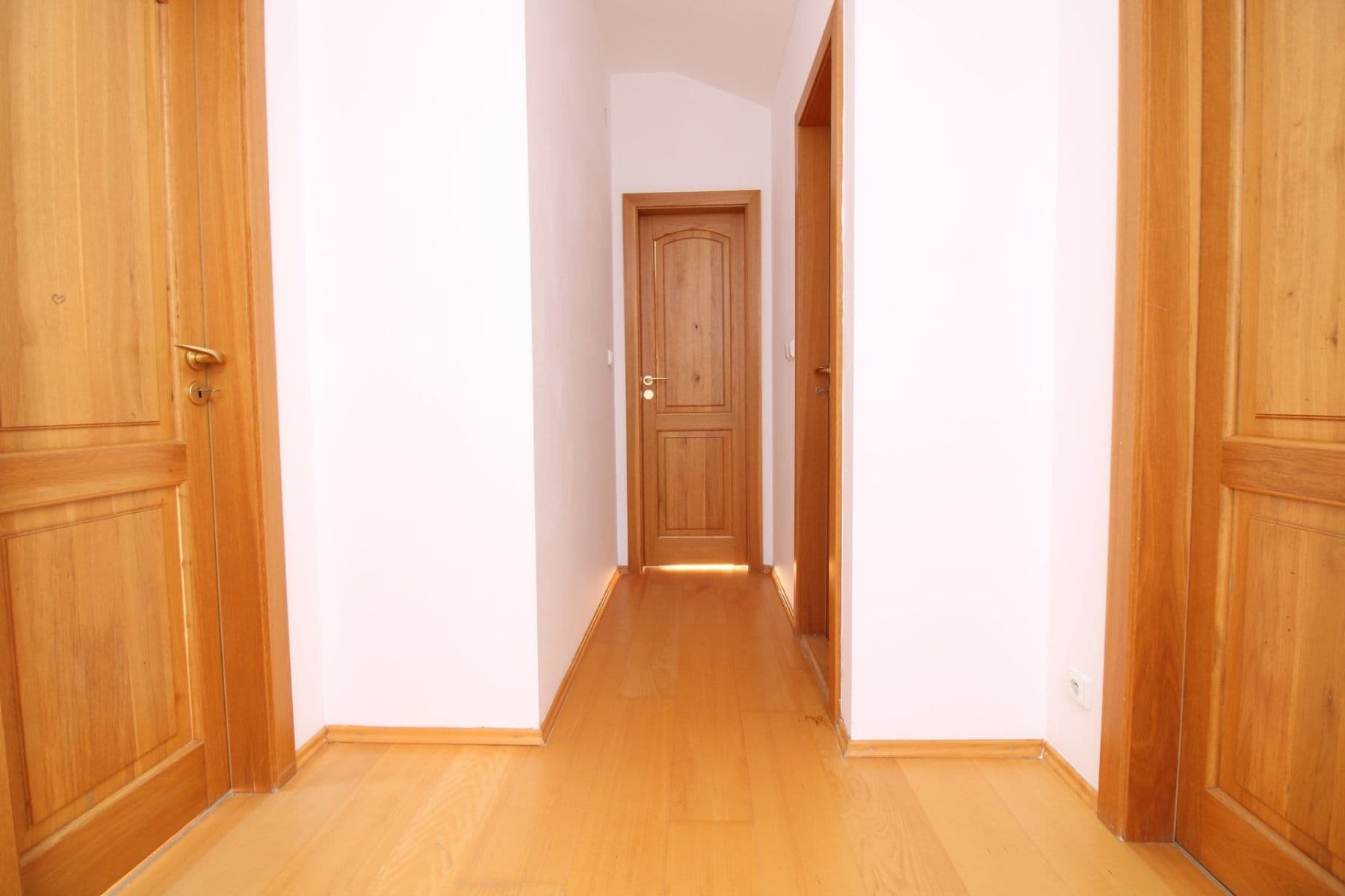 Prenájom bytu 170 m², Vinohradská, Praha, Praha Prenájom bytu 170 m², Vinohradská, Praha, Praha