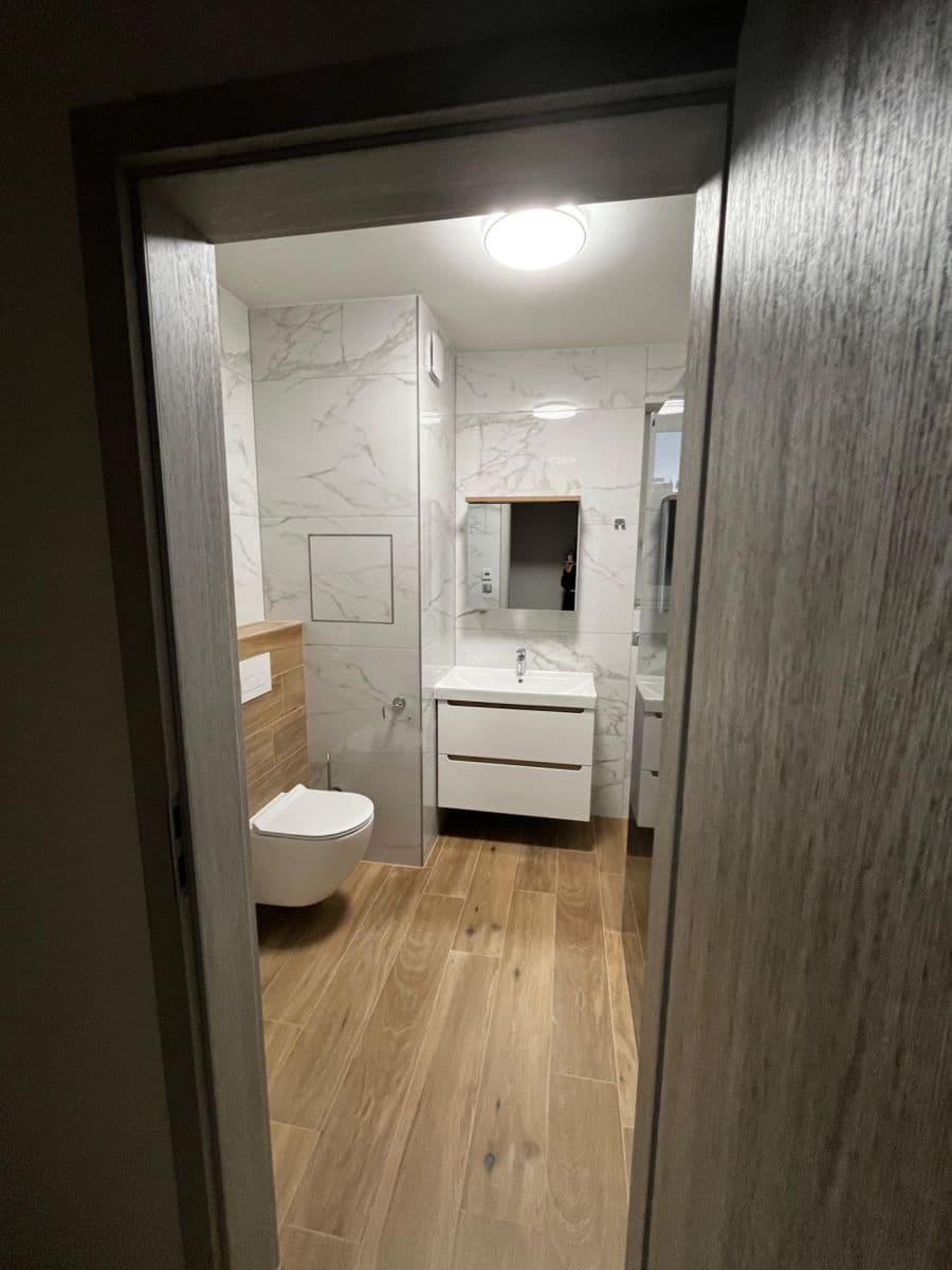 Prenájom bytu 5-izbový 141 m², Podohradská, Praha, Praha Prenájom bytu 5-izbový 141 m², Podohradská, Praha, Praha