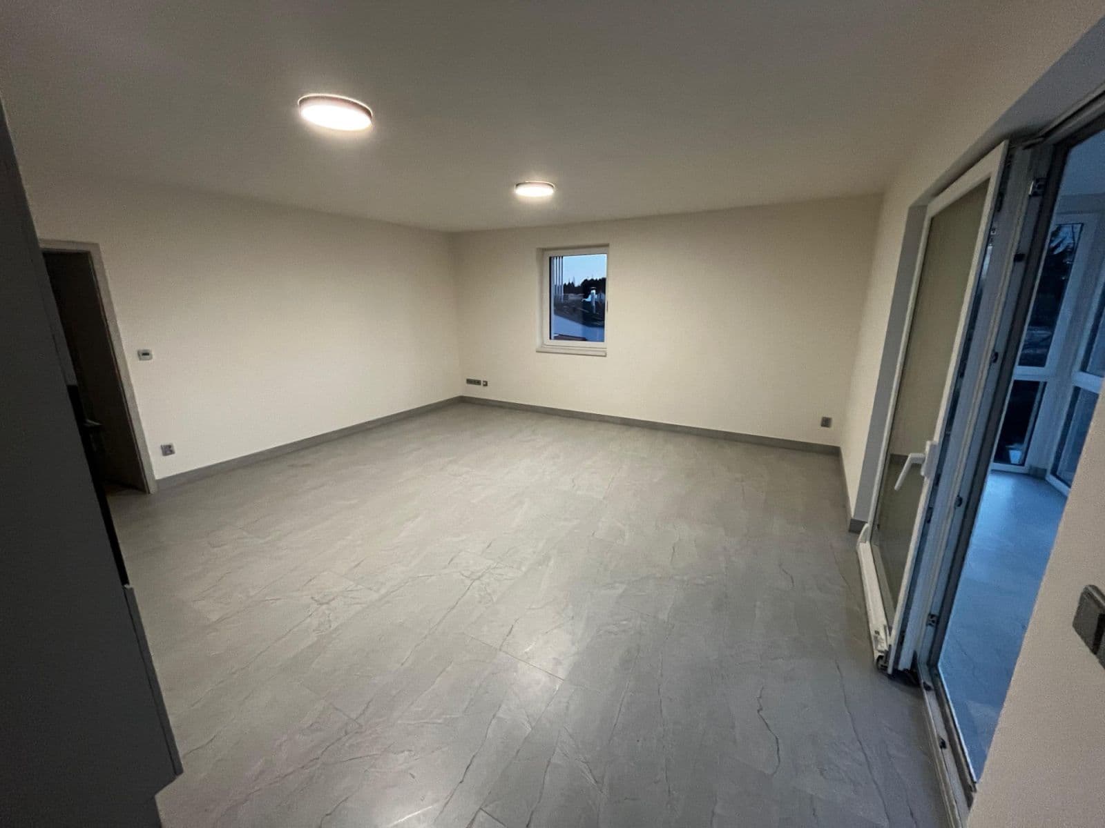 Prenájom bytu 5-izbový 141 m², Podohradská, Praha, Praha Prenájom bytu 5-izbový 141 m², Podohradská, Praha, Praha