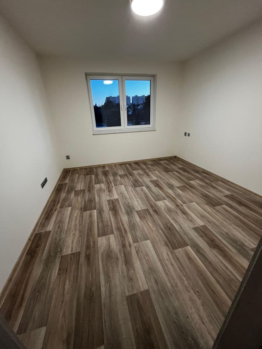 Prenájom bytu 5-izbový 141 m², Podohradská, Praha, Praha Prenájom bytu 5-izbový 141 m², Podohradská, Praha, Praha