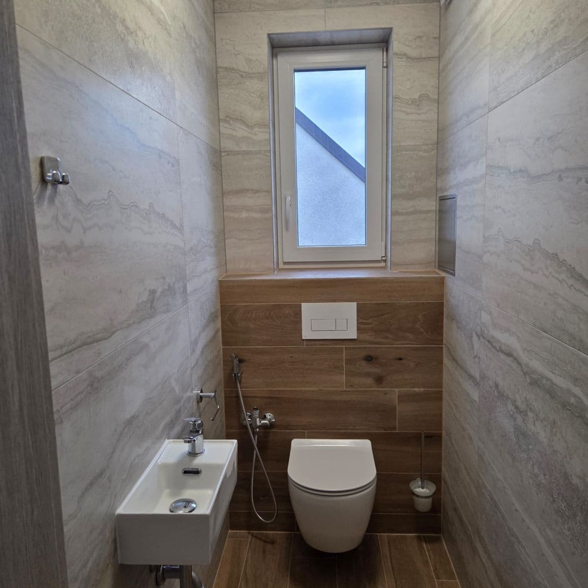 Prenájom bytu 5-izbový 141 m², Podohradská, Praha, Praha Prenájom bytu 5-izbový 141 m², Podohradská, Praha, Praha