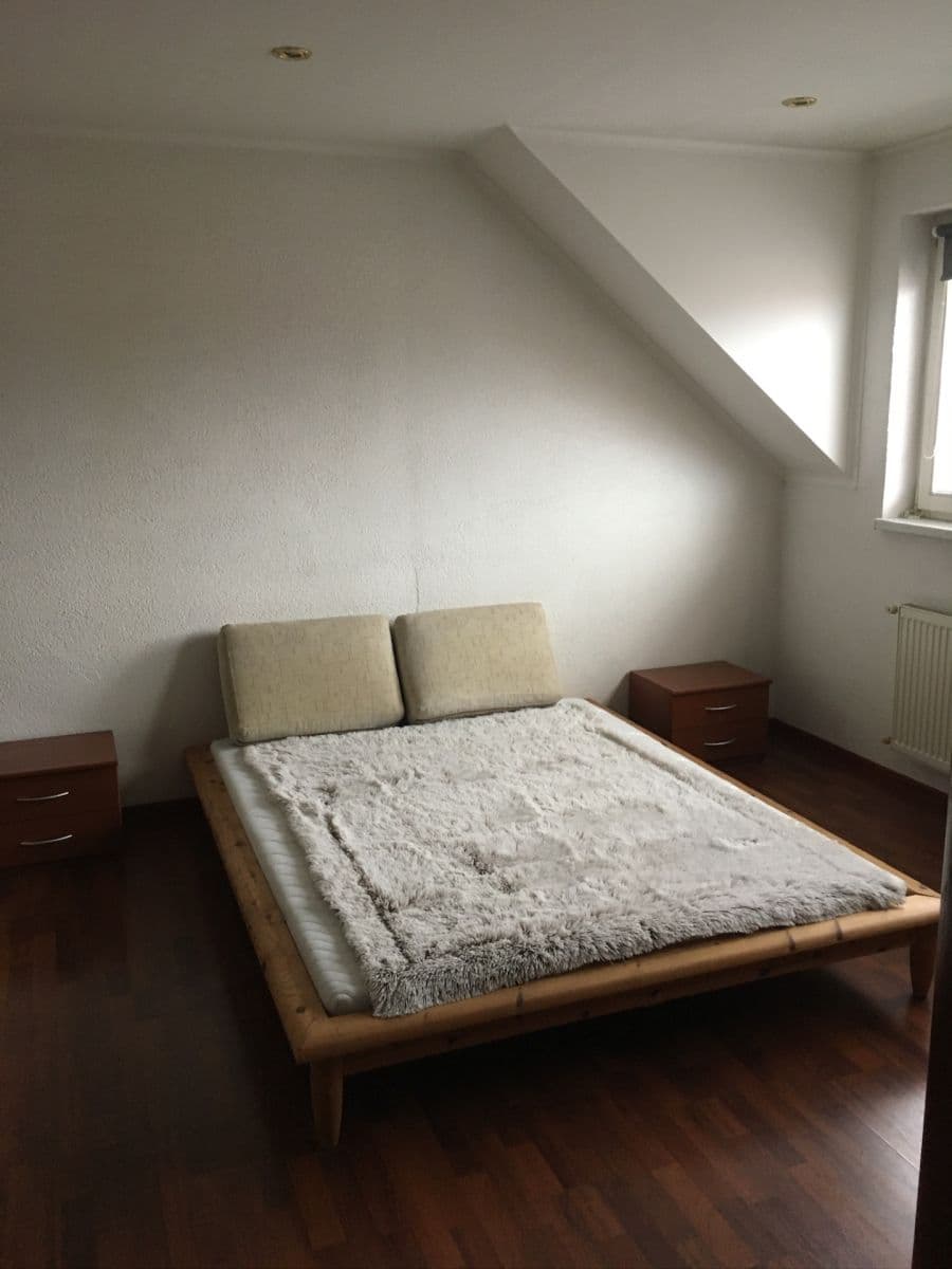 Prenájom bytu 2-izbový 65 m², Mickiewiczova, Bratislava - mestská časť Staré Mesto, Bratislavský kraj Prenájom bytu 2-izbový 65 m², Mickiewiczova, Bratislava - mestská časť Staré Mesto, Bratislavský kraj