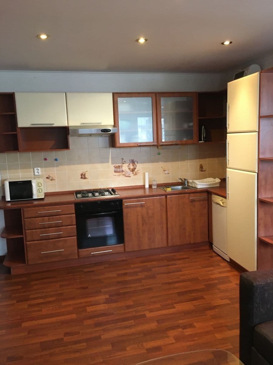 Prenájom bytu 2-izbový 65 m², Mickiewiczova, Bratislava - mestská časť Staré Mesto, Bratislavský kraj Prenájom bytu 2-izbový 65 m², Mickiewiczova, Bratislava - mestská časť Staré Mesto, Bratislavský kraj