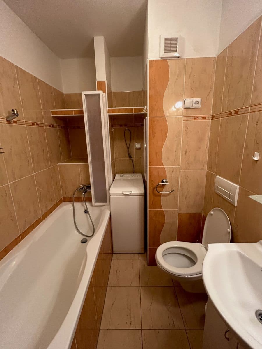 Prenájom bytu 1-izbový 32 m², Štouračova, Brno, Jihomoravský kraj Prenájom bytu 1-izbový 32 m², Štouračova, Brno, Jihomoravský kraj