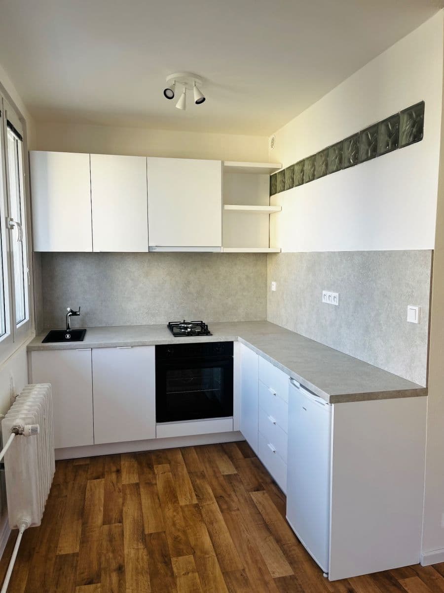 Prenájom bytu 1-izbový 36 m², Štúrova, Praha, Praha Prenájom bytu 1-izbový 36 m², Štúrova, Praha, Praha