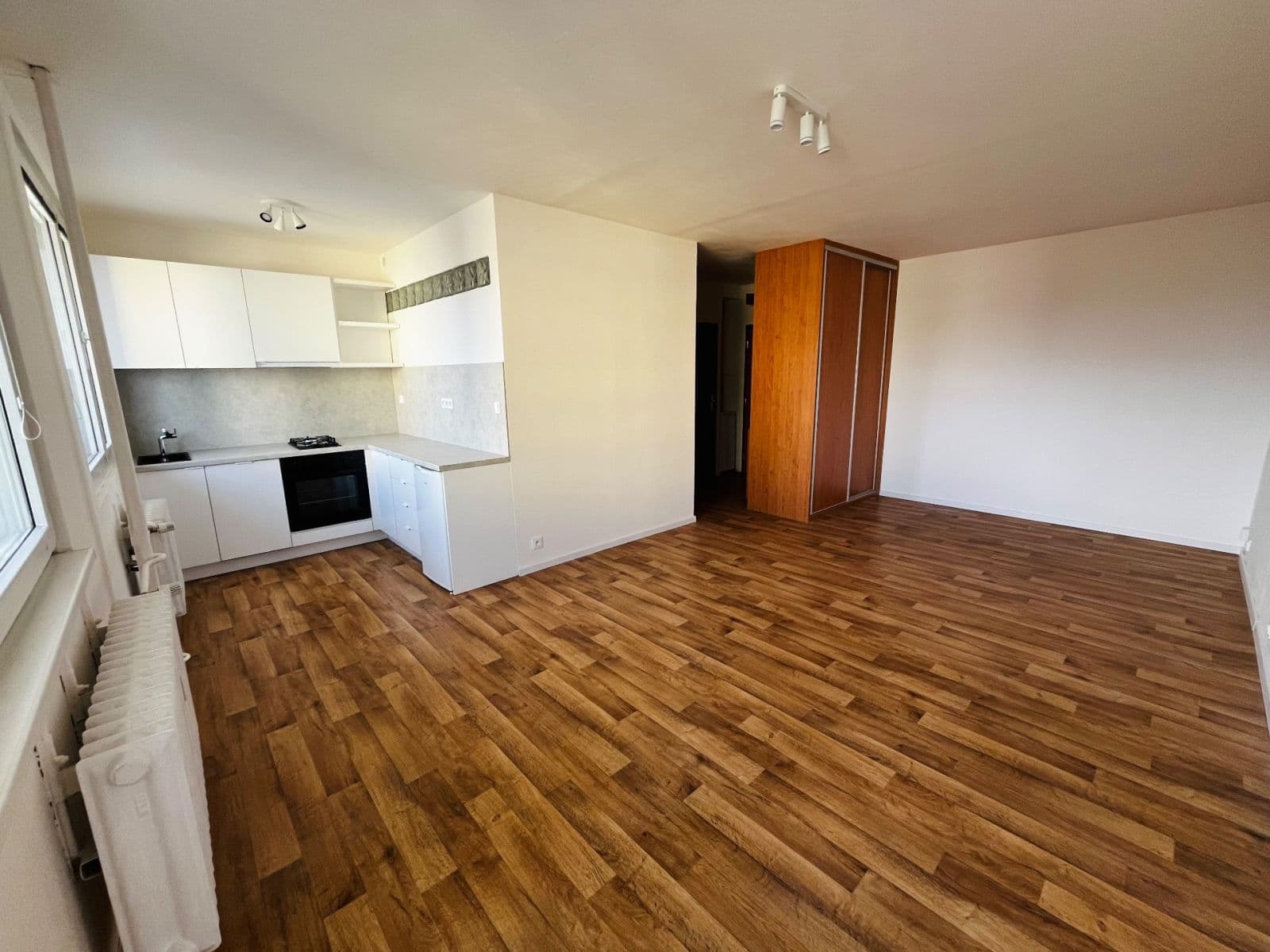 Prenájom bytu 1-izbový 36 m², Štúrova, Praha, Praha Prenájom bytu 1-izbový 36 m², Štúrova, Praha, Praha