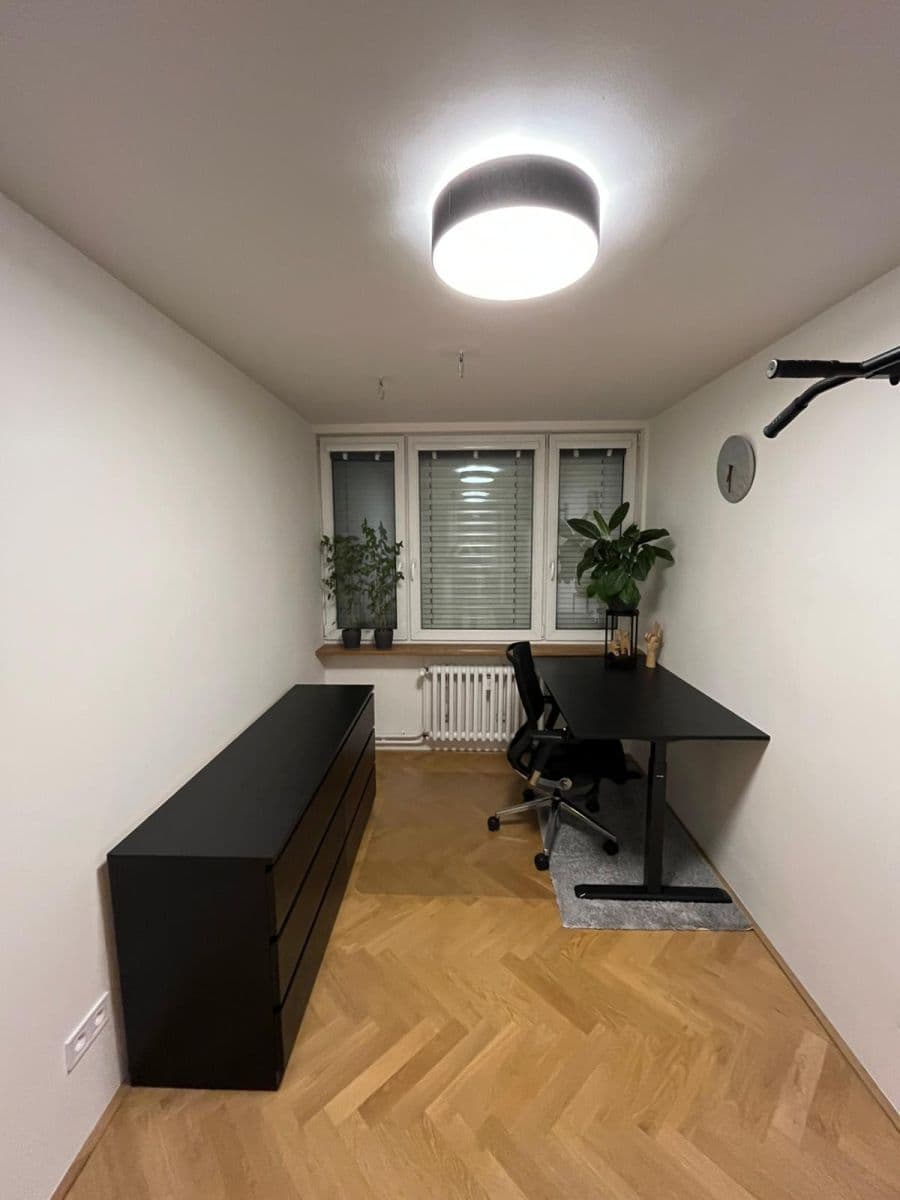 Prenájom bytu 3-izbový 60 m², Nekvasilova, Praha, Praha Prenájom bytu 3-izbový 60 m², Nekvasilova, Praha, Praha