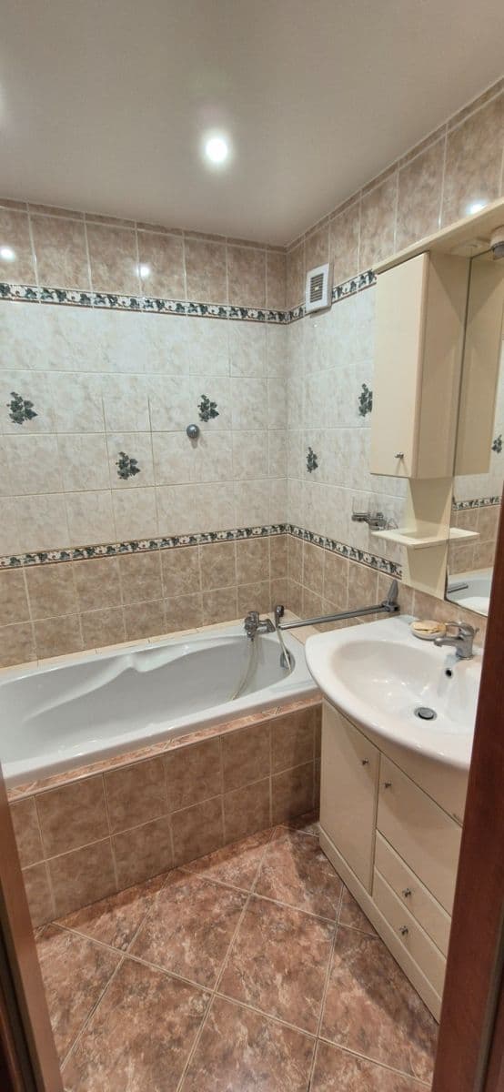 Prenájom bytu 3-izbový 72 m², Libkovská, Praha, Praha Prenájom bytu 3-izbový 72 m², Libkovská, Praha, Praha