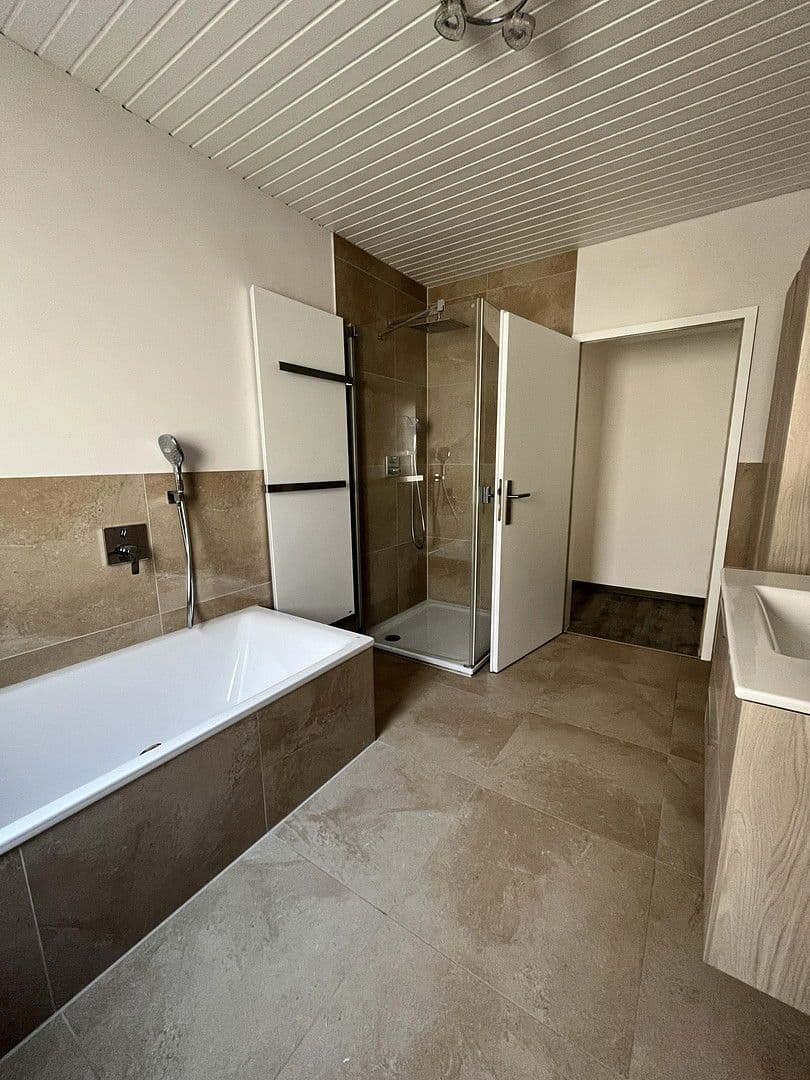 Prenájom bytu 4-izbový 127 m², Römerberg, Porýnie-Falcko Prenájom bytu 4-izbový 127 m², Römerberg, Porýnie-Falcko