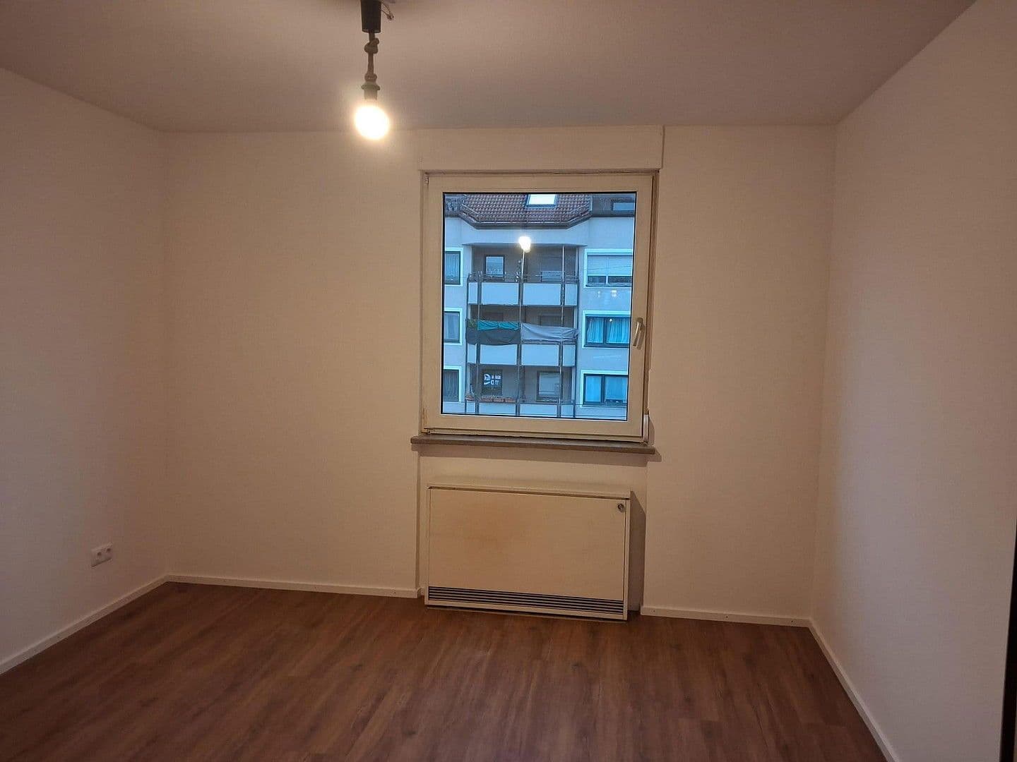Prenájom bytu 3-izbový 95 m², Berg-am-Laim-Str. 60a, München, Bavorsko Prenájom bytu 3-izbový 95 m², Berg-am-Laim-Str. 60a, München, Bavorsko