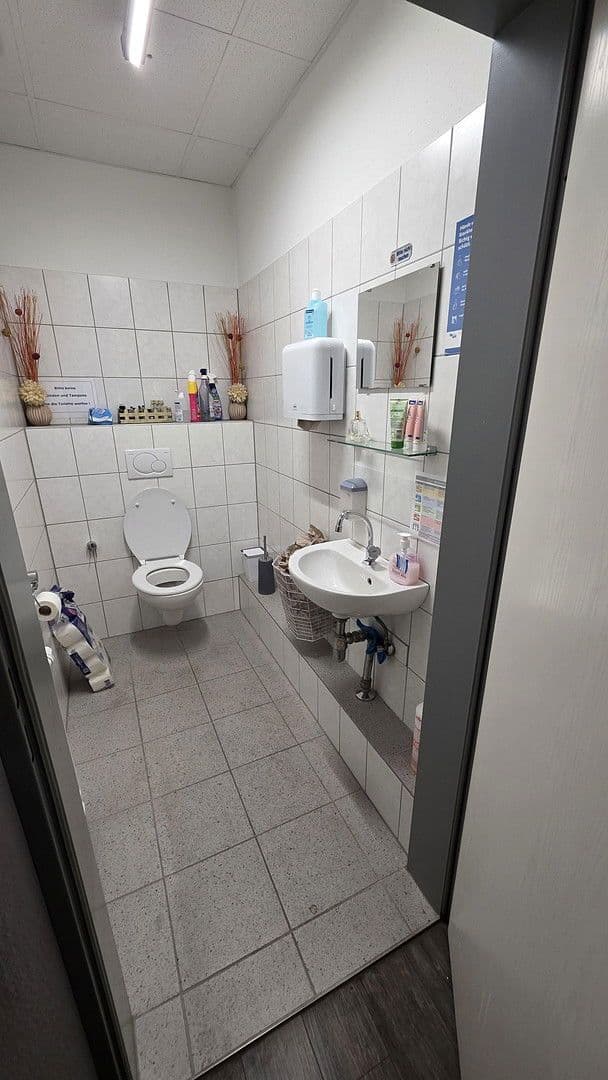 Prenájom nebytového priestoru 410 m², Lendringser Hauptstraße 39, Menden (Sauerland), Severné Porýnie - Westfálsko Prenájom nebytového priestoru 410 m², Lendringser Hauptstraße 39, Menden (Sauerland), Severné Porýnie - Westfálsko