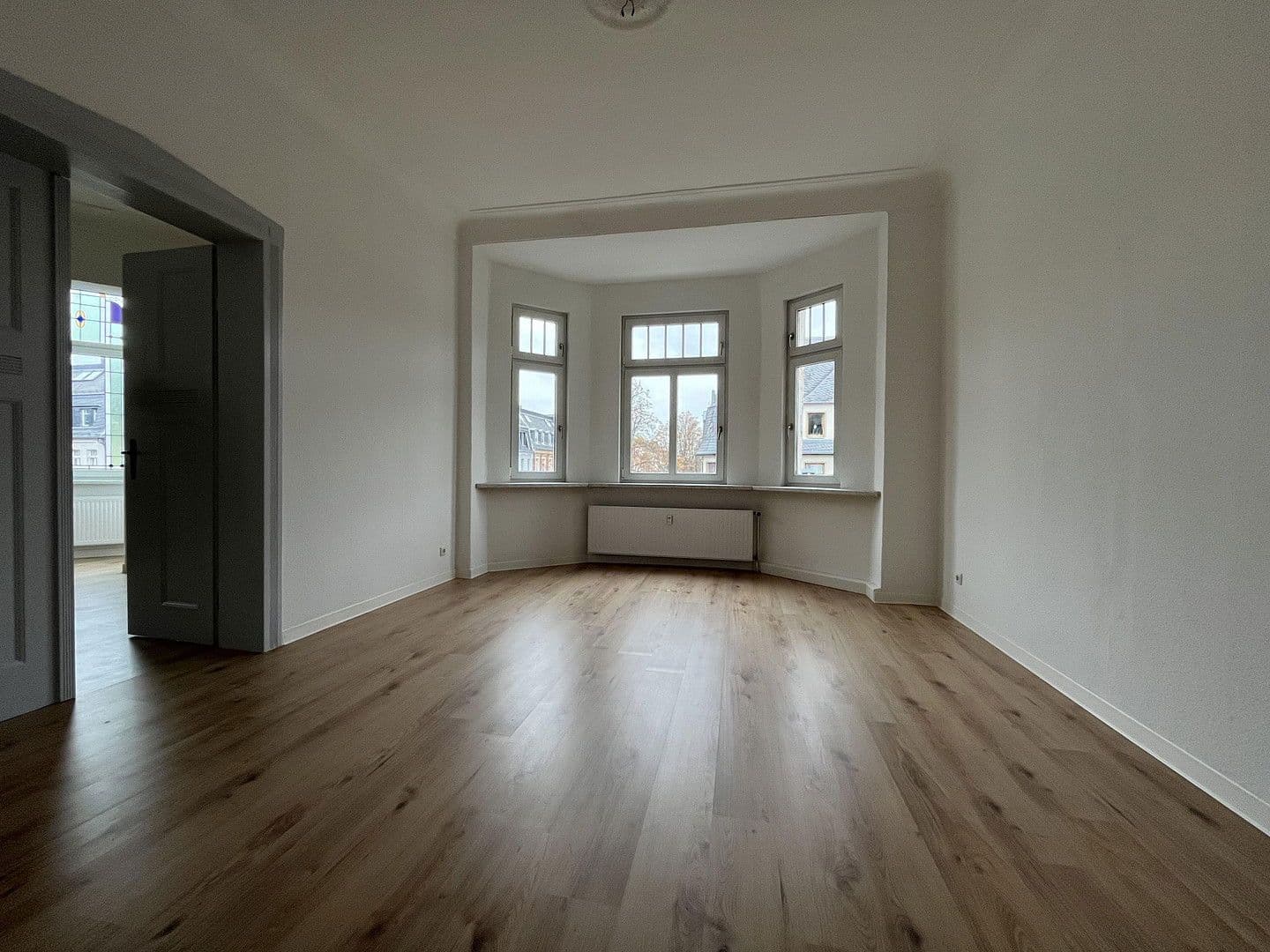 Prenájom bytu 4-izbový 133 m², Lassallestraße 9, Zwickau, Sasko Prenájom bytu 4-izbový 133 m², Lassallestraße 9, Zwickau, Sasko