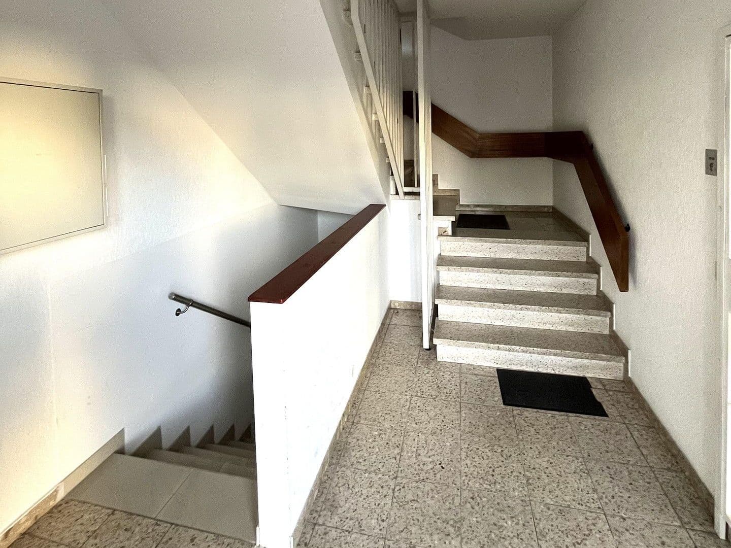 Predaj domu 375 m², pozemek 310 m², Godesberger Straße 9, Königswinter, Severné Porýnie - Westfálsko Predaj domu 375 m², pozemek 310 m², Godesberger Straße 9, Königswinter, Severné Porýnie - Westfálsko