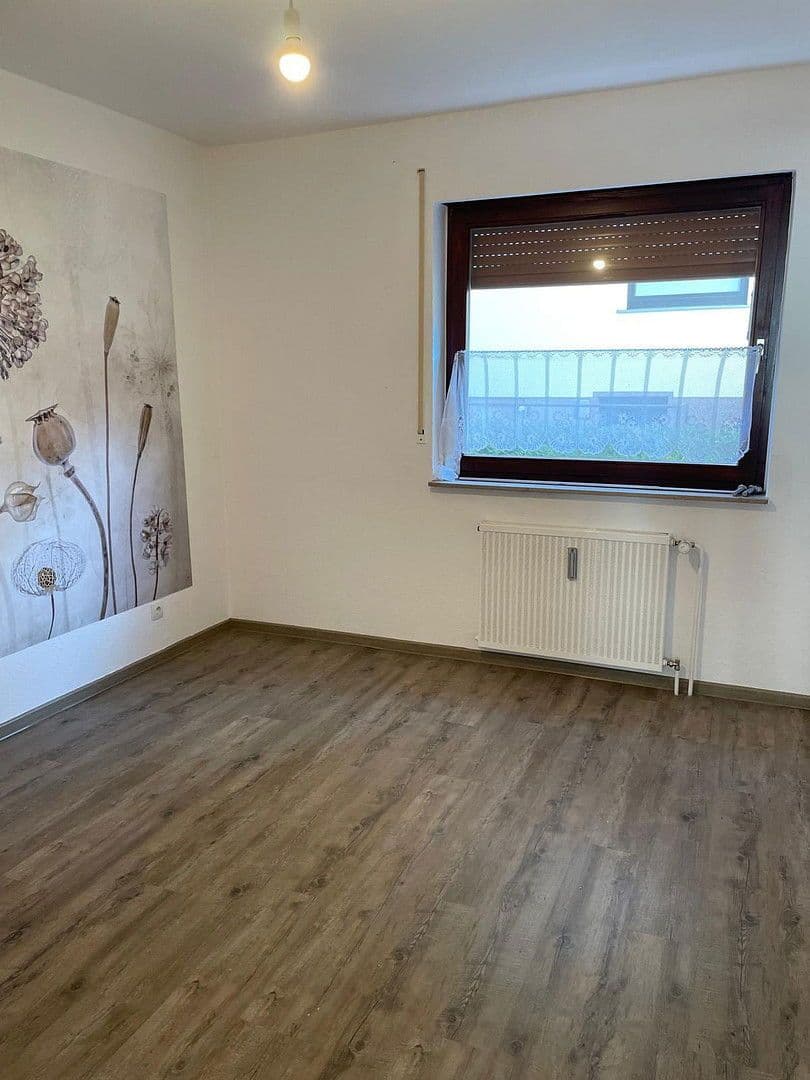 Prenájom bytu 3-izbový 74 m², Waldecker Straße 33, Bad Pyrmont, Dolné Sasko Prenájom bytu 3-izbový 74 m², Waldecker Straße 33, Bad Pyrmont, Dolné Sasko