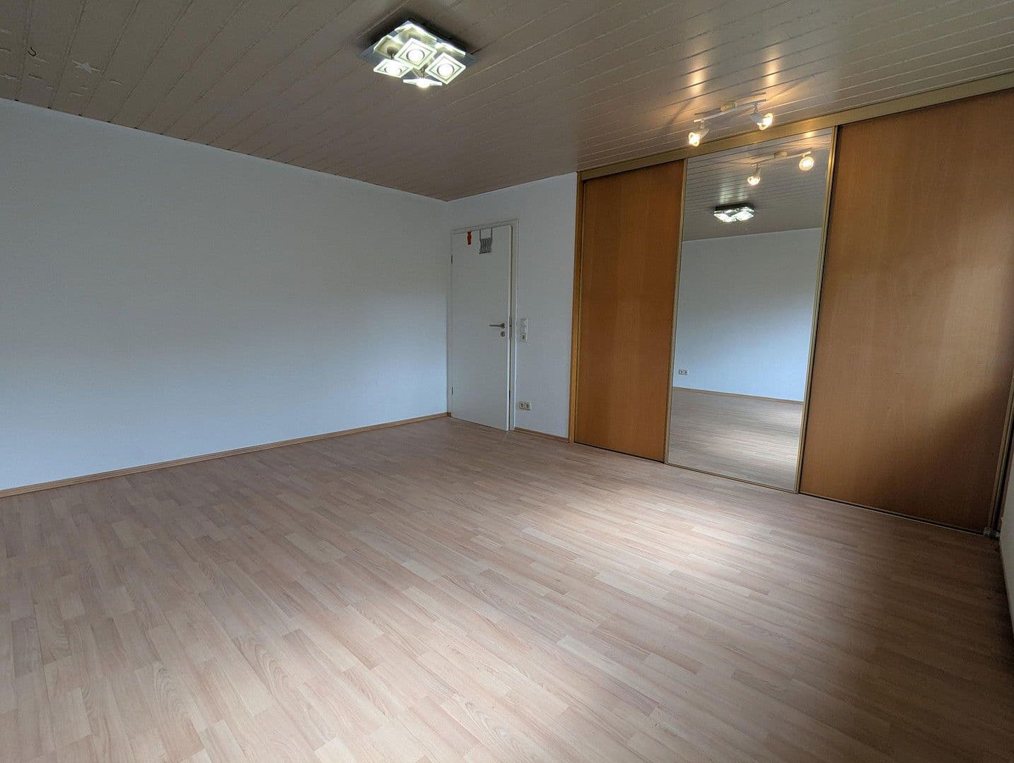 Predaj domu 230 m², pozemek 923 m², Eckental, Bavorsko Predaj domu 230 m², pozemek 923 m², Eckental, Bavorsko
