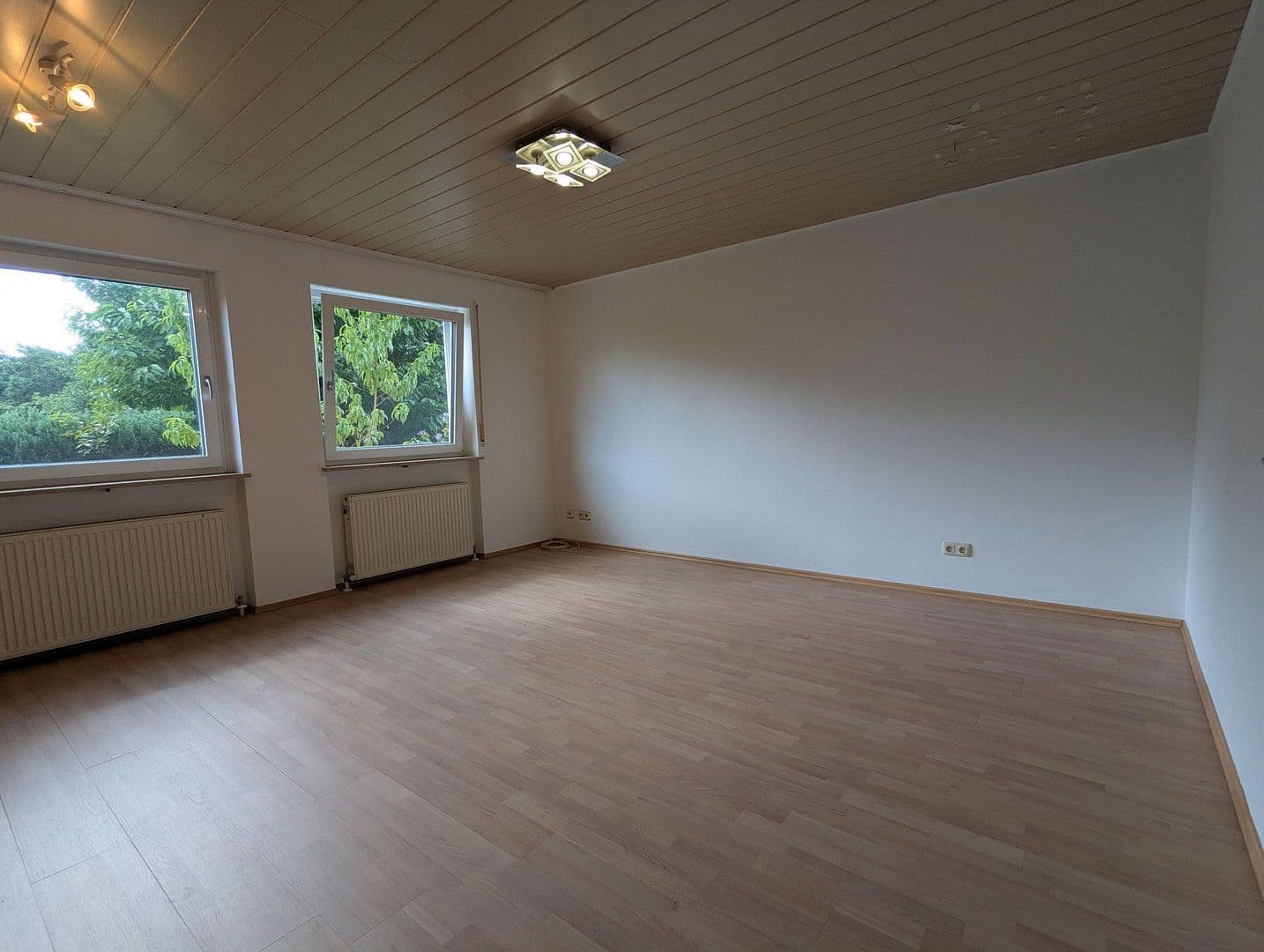 Predaj domu 230 m², pozemek 923 m², Eckental, Bavorsko Predaj domu 230 m², pozemek 923 m², Eckental, Bavorsko