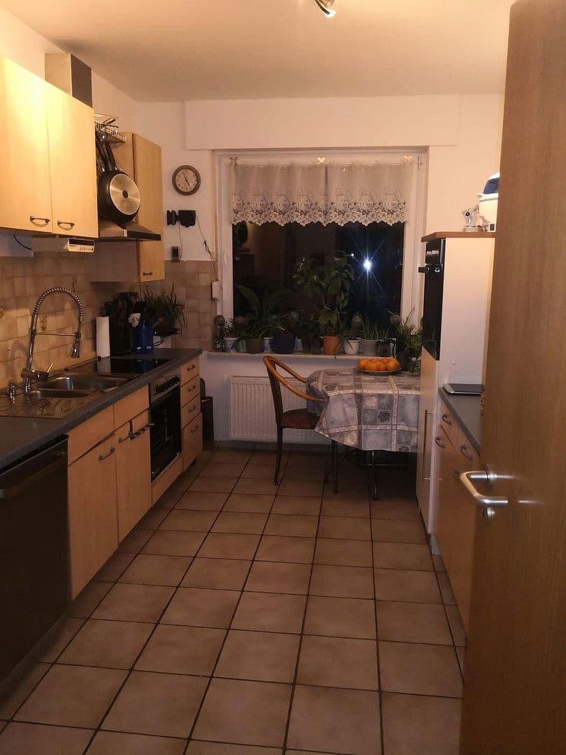 Prenájom bytu 2-izbový 70 m², Düppelstr.10, Essen, Severné Porýnie - Westfálsko Prenájom bytu 2-izbový 70 m², Düppelstr.10, Essen, Severné Porýnie - Westfálsko