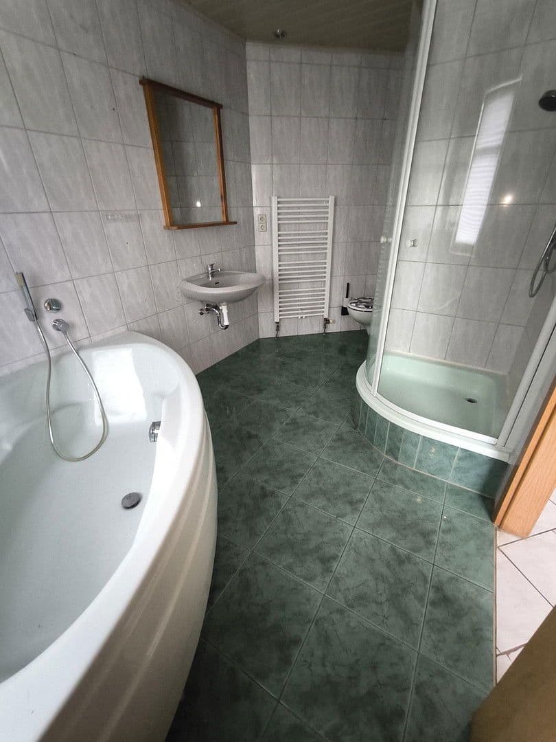 Prenájom bytu 4-izbový 115 m², Chemnitztalstraße 159, Chemnitz, Sasko Prenájom bytu 4-izbový 115 m², Chemnitztalstraße 159, Chemnitz, Sasko