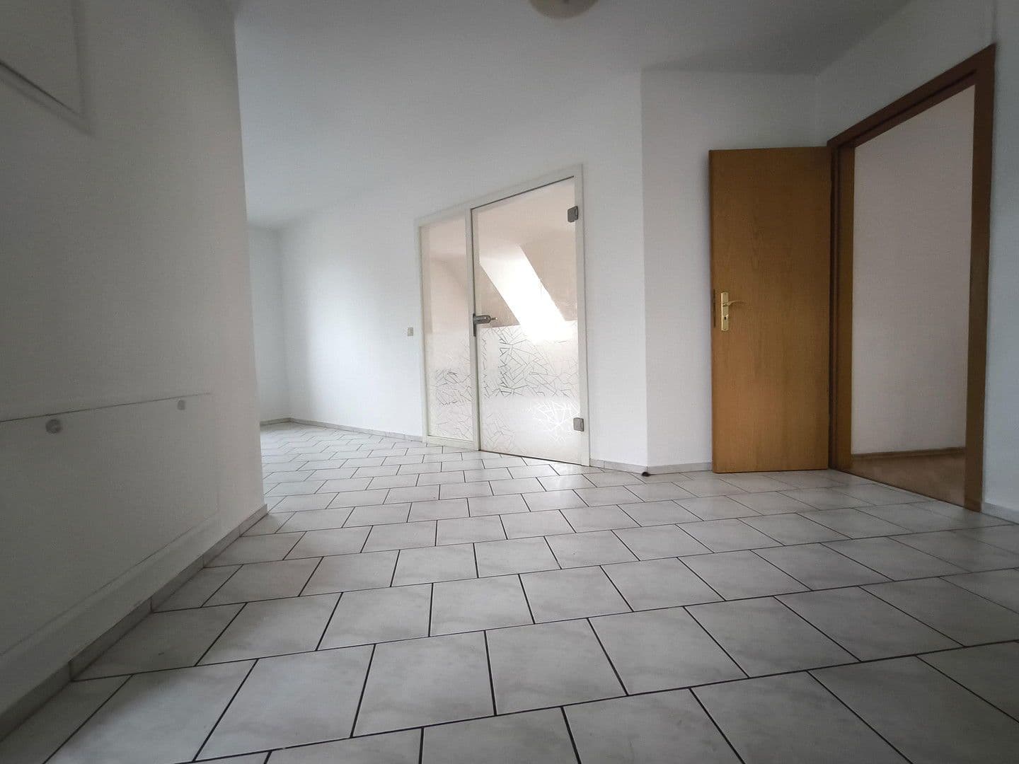 Prenájom bytu 4-izbový 115 m², Chemnitztalstraße 159, Chemnitz, Sasko Prenájom bytu 4-izbový 115 m², Chemnitztalstraße 159, Chemnitz, Sasko