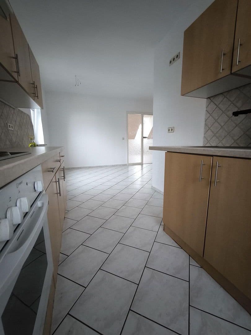 Prenájom bytu 4-izbový 115 m², Chemnitztalstraße 159, Chemnitz, Sasko Prenájom bytu 4-izbový 115 m², Chemnitztalstraße 159, Chemnitz, Sasko