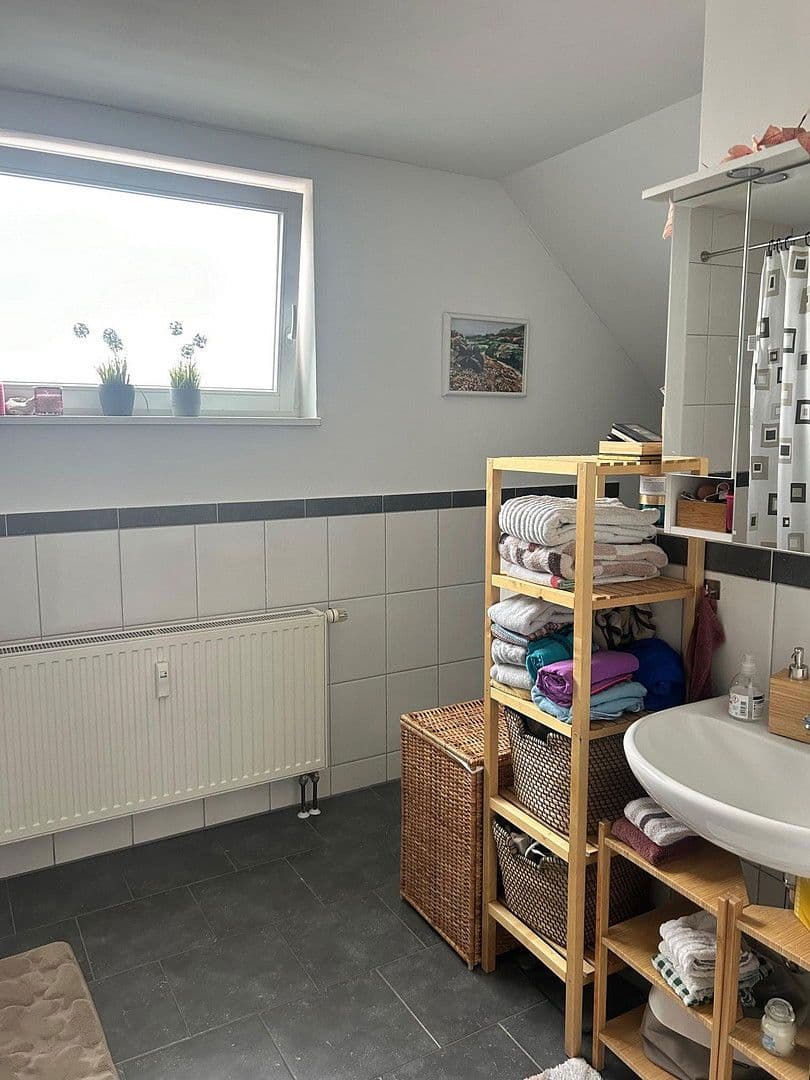 Prenájom bytu 3-izbový 90 m², Am Wiesengrund, Offenbach, Hesensko Prenájom bytu 3-izbový 90 m², Am Wiesengrund, Offenbach, Hesensko