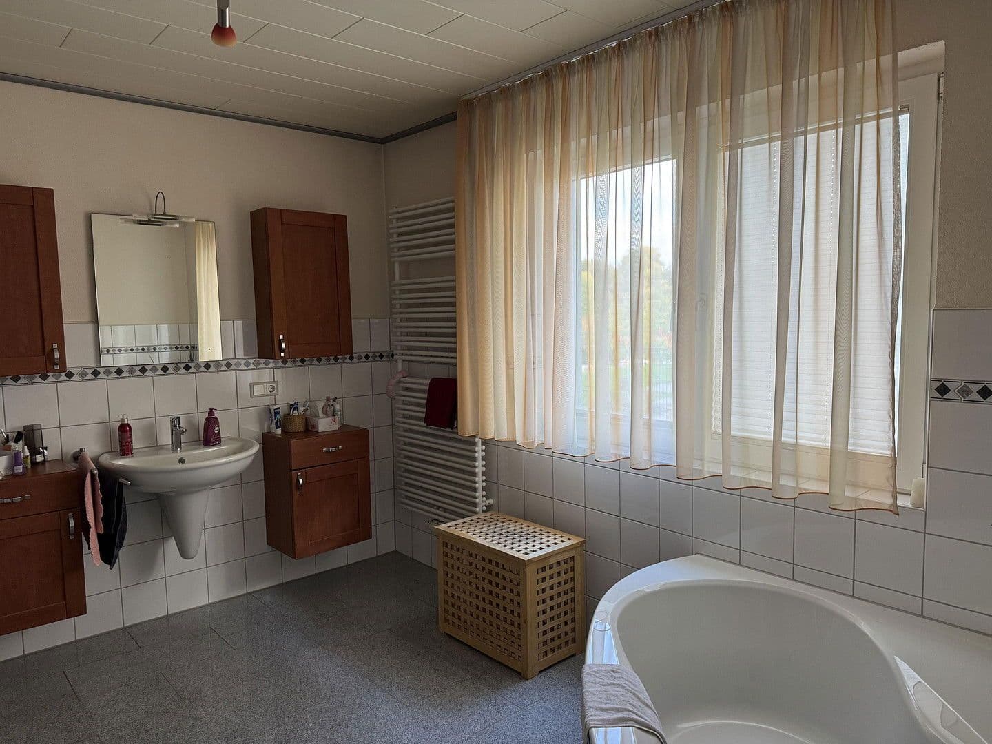 Prenájom domu 195 m², pozemek 350 m², Weinstrasse 181, Albersweiler, Porýnie-Falcko Prenájom domu 195 m², pozemek 350 m², Weinstrasse 181, Albersweiler, Porýnie-Falcko