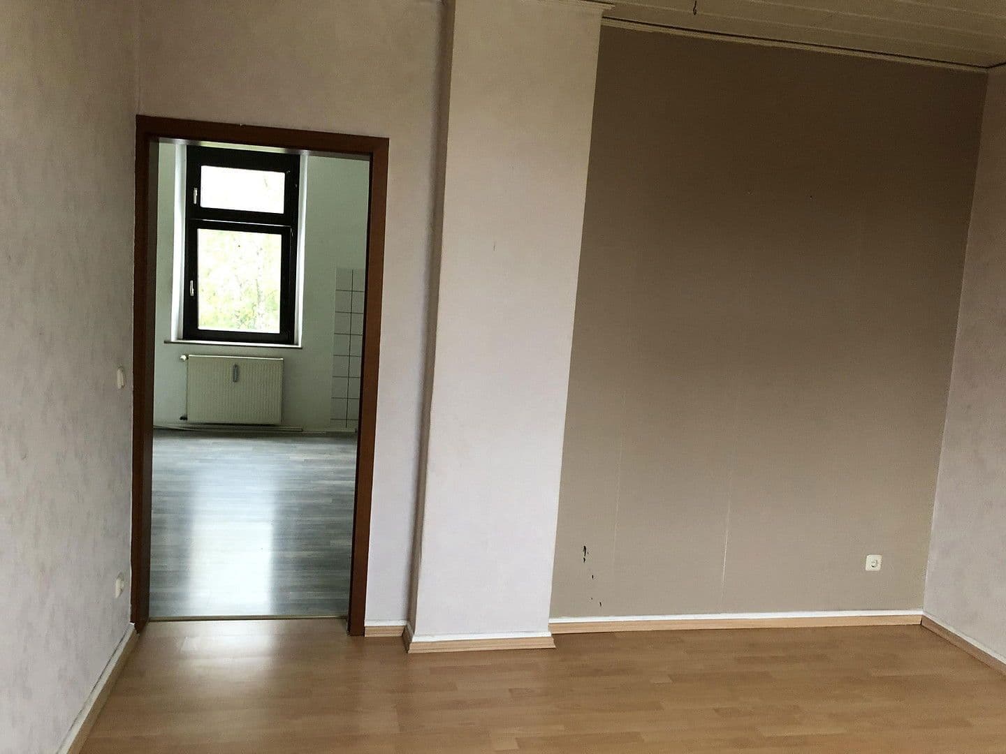 Prenájom bytu 5-izbový 105 m², Flurstr.41, Oberhausen, Severné Porýnie - Westfálsko Prenájom bytu 5-izbový 105 m², Flurstr.41, Oberhausen, Severné Porýnie - Westfálsko
