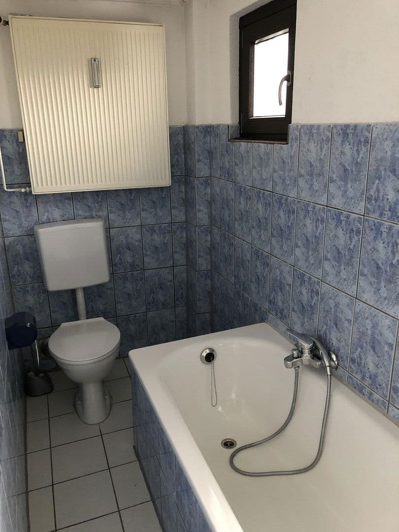 Prenájom bytu 5-izbový 105 m², Flurstr.41, Oberhausen, Severné Porýnie - Westfálsko Prenájom bytu 5-izbový 105 m², Flurstr.41, Oberhausen, Severné Porýnie - Westfálsko