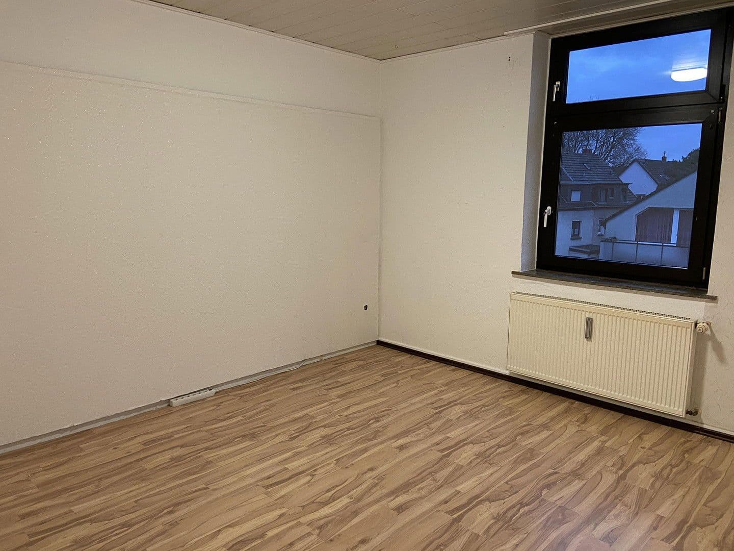 Prenájom bytu 5-izbový 105 m², Flurstr.41, Oberhausen, Severné Porýnie - Westfálsko Prenájom bytu 5-izbový 105 m², Flurstr.41, Oberhausen, Severné Porýnie - Westfálsko