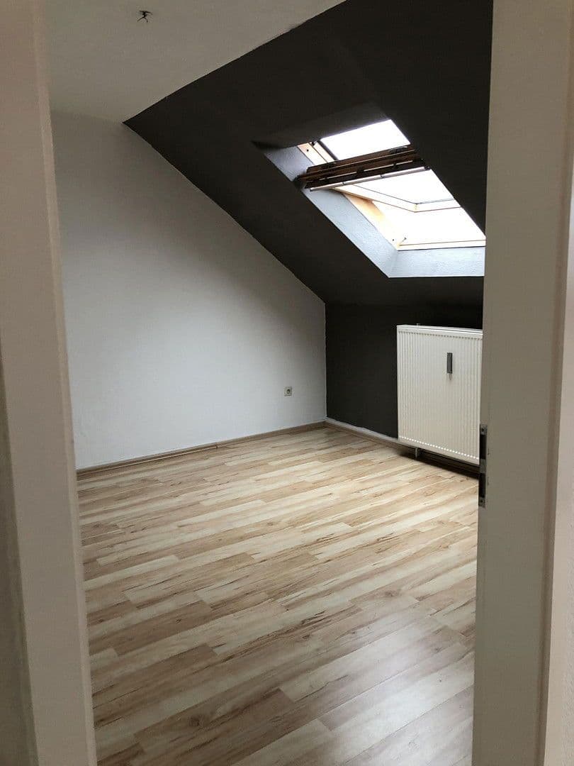 Prenájom bytu 5-izbový 105 m², Flurstr.41, Oberhausen, Severné Porýnie - Westfálsko Prenájom bytu 5-izbový 105 m², Flurstr.41, Oberhausen, Severné Porýnie - Westfálsko