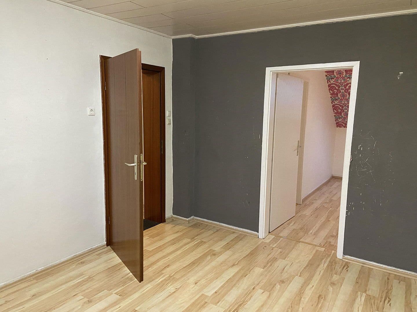 Prenájom bytu 5-izbový 105 m², Flurstr.41, Oberhausen, Severné Porýnie - Westfálsko Prenájom bytu 5-izbový 105 m², Flurstr.41, Oberhausen, Severné Porýnie - Westfálsko