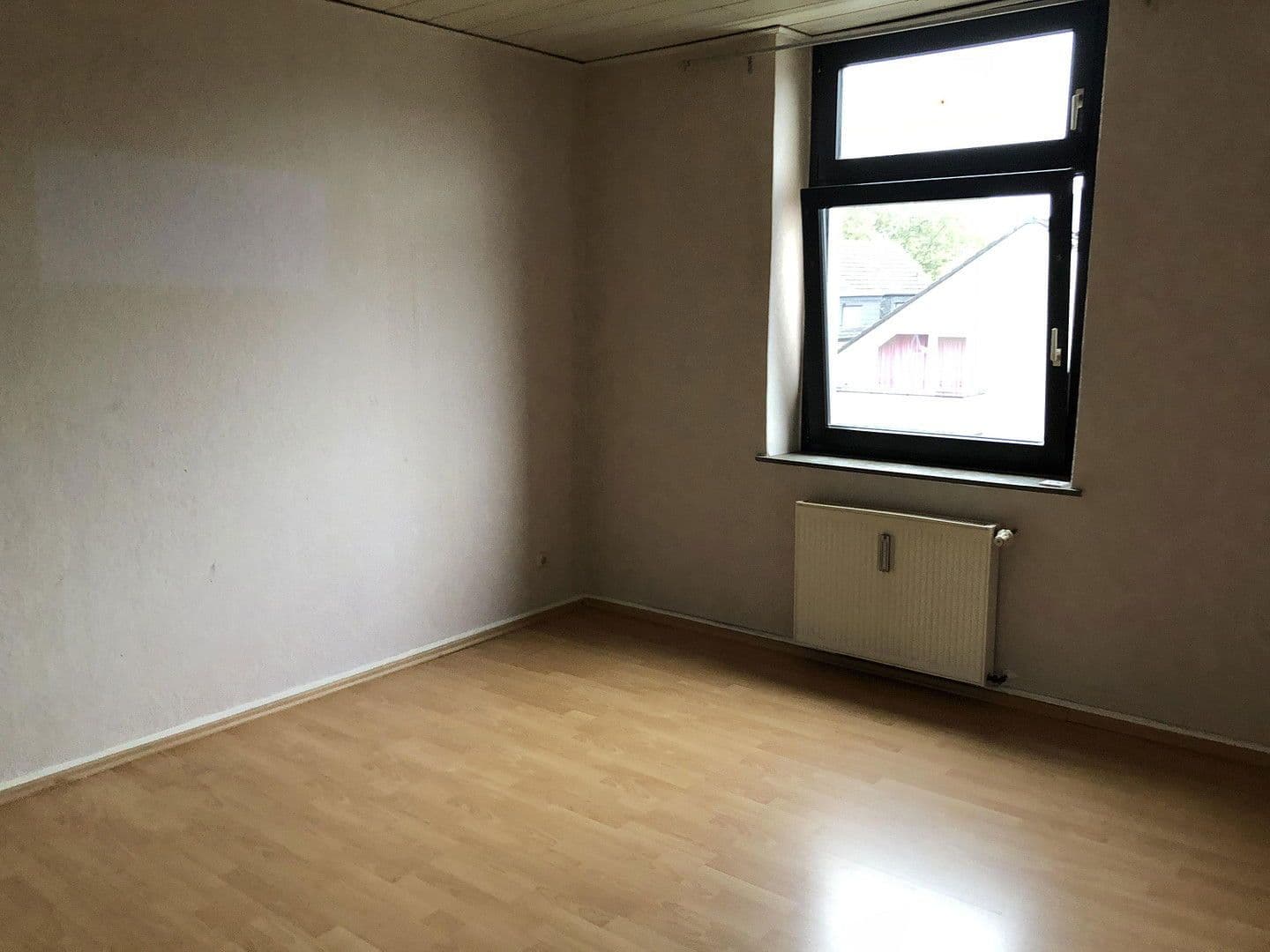 Prenájom bytu 5-izbový 105 m², Flurstr.41, Oberhausen, Severné Porýnie - Westfálsko Prenájom bytu 5-izbový 105 m², Flurstr.41, Oberhausen, Severné Porýnie - Westfálsko