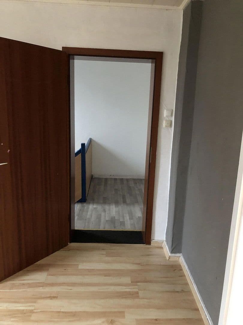 Prenájom bytu 5-izbový 105 m², Flurstr.41, Oberhausen, Severné Porýnie - Westfálsko Prenájom bytu 5-izbový 105 m², Flurstr.41, Oberhausen, Severné Porýnie - Westfálsko