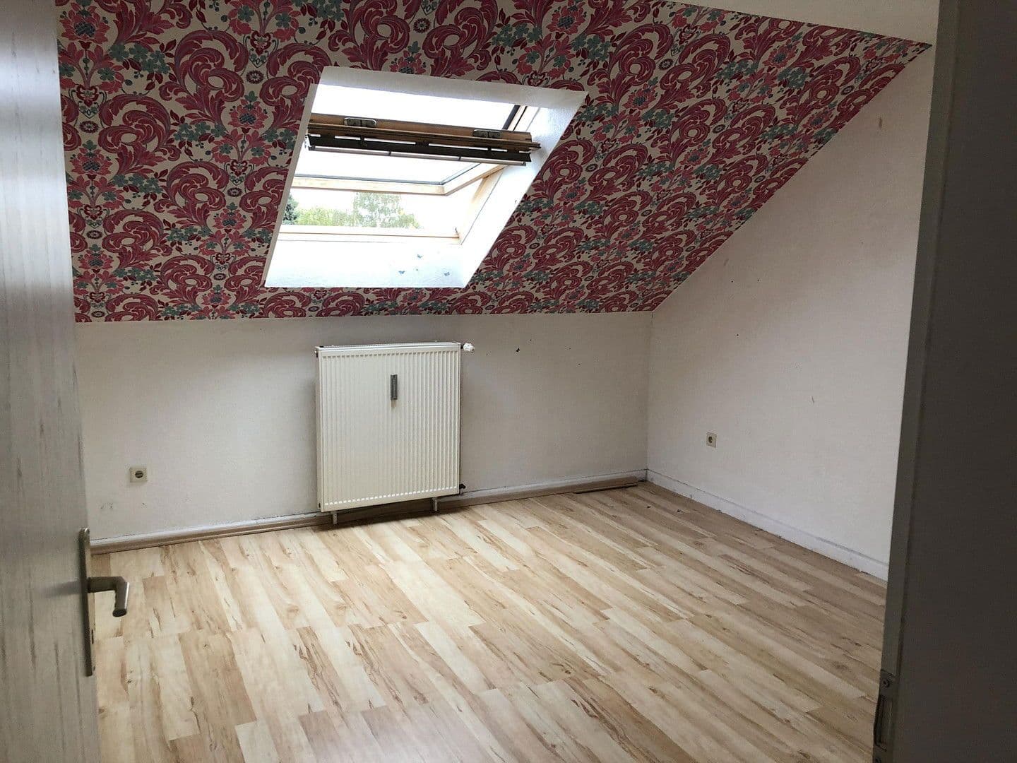 Prenájom bytu 5-izbový 105 m², Flurstr.41, Oberhausen, Severné Porýnie - Westfálsko Prenájom bytu 5-izbový 105 m², Flurstr.41, Oberhausen, Severné Porýnie - Westfálsko