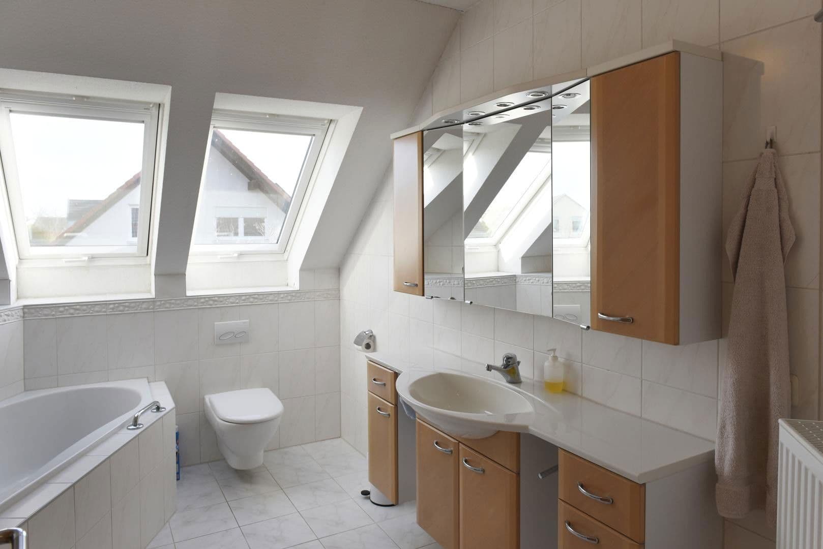 Predaj domu 189 m², pozemek 780 m², Adelsdorf, Bavorsko Predaj domu 189 m², pozemek 780 m², Adelsdorf, Bavorsko